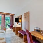Gasthuis Wein- Und Klimahotel Bergfriedel