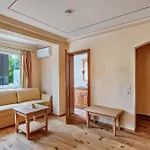 Wein- Und Klimahotel Bergfriedel Vendégház 3*