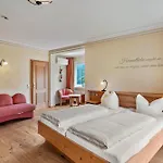 Wein- Und Klimahotel Bergfriedel 3*
