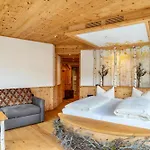Wein- Und Klimahotel Bergfriedel Vendégház 3*
