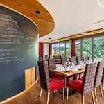 Wein- Und Klimahotel Bergfriedel Gasthuis 3*