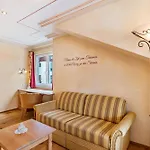 Wein- Und Klimahotel Bergfriedel Gasthuis 3*
