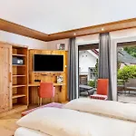 Gasthuis Wein- Und Klimahotel Bergfriedel