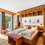 Wein- Und Klimahotel Bergfriedel Gasthuis 3*