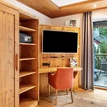 Gasthuis Wein- Und Klimahotel Bergfriedel