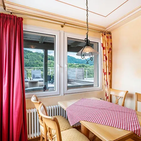 Pensión Wein- Und Klimahotel Bergfriedel Bühlertal