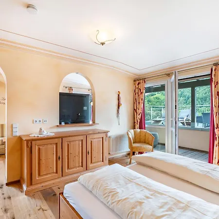 Πανσιόν Wein- Und Klimahotel Bergfriedel 3*