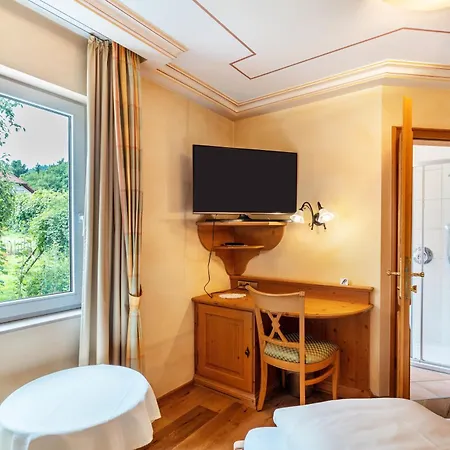 Wein- Und Klimahotel Bergfriedel Πανσιόν 3*