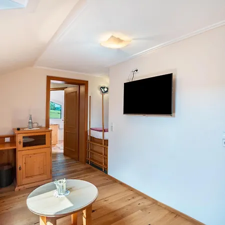 Πανσιόν Wein- Und Klimahotel Bergfriedel