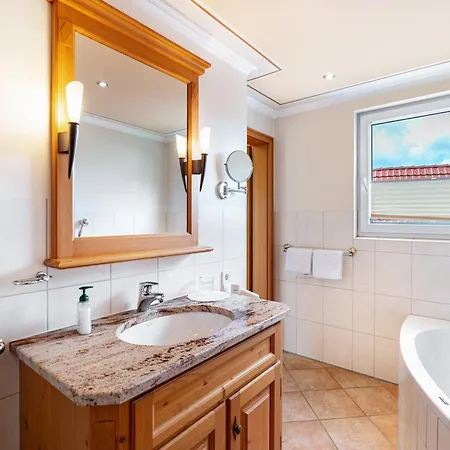 Vendégház Wein- Und Klimahotel Bergfriedel 3*