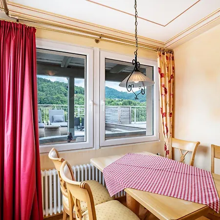 Wein- Und Klimahotel Bergfriedel Hotel