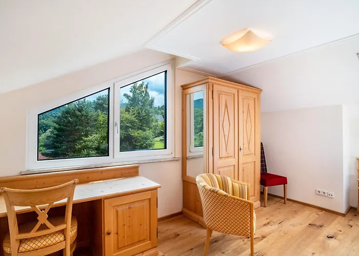 Wein- Und Klimahotel Bergfriedel Pensionat